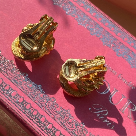 Vintage Christian Dior gold tone clip on dainty Earrings - Picture 4 of 15